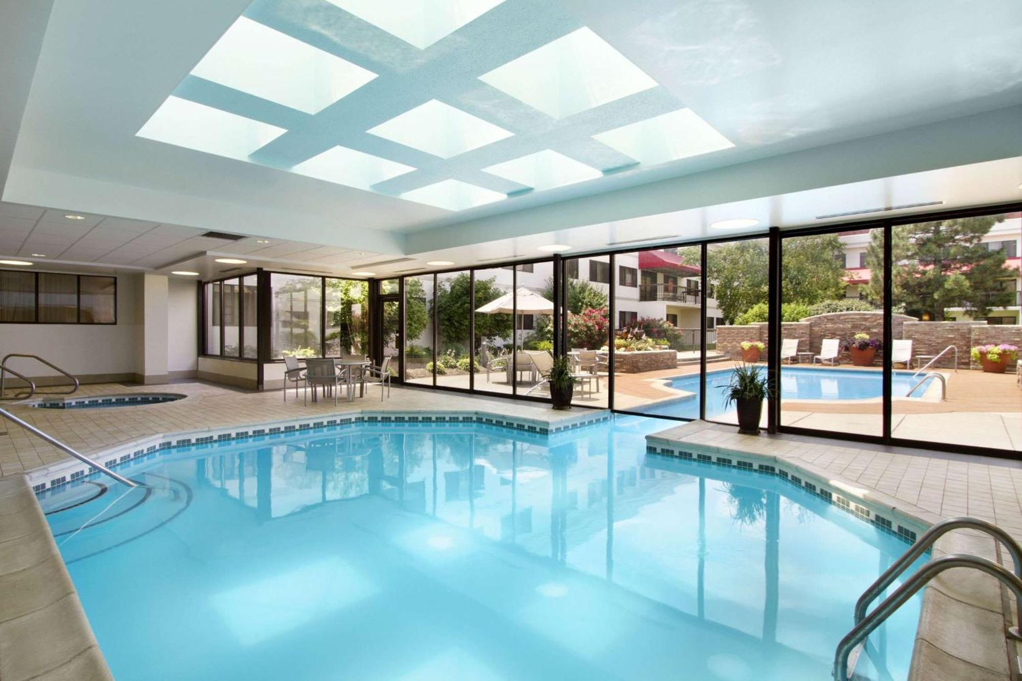 Embassy Suites By Hilton Detroit Metro Airport Romulus Dış mekan fotoğraf